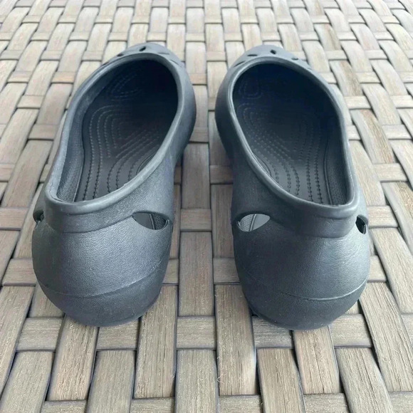 Crocs‎ Kelli Women’s Flats Size 8 Color Black - Picture 4 of 5